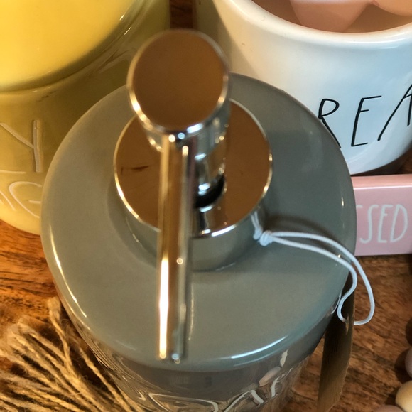 Rae Dunn Magenta Ceramic SOAP Dispenser Pump Bottle Jar - Picture 4 of 6